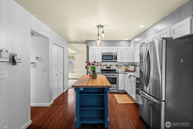 7284 Creek Wood Place NE, Bremerton, WA 98311