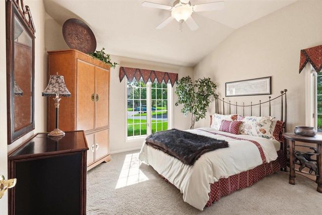 1832 La Belle Springs COURT, Oconomowoc, WI 53066