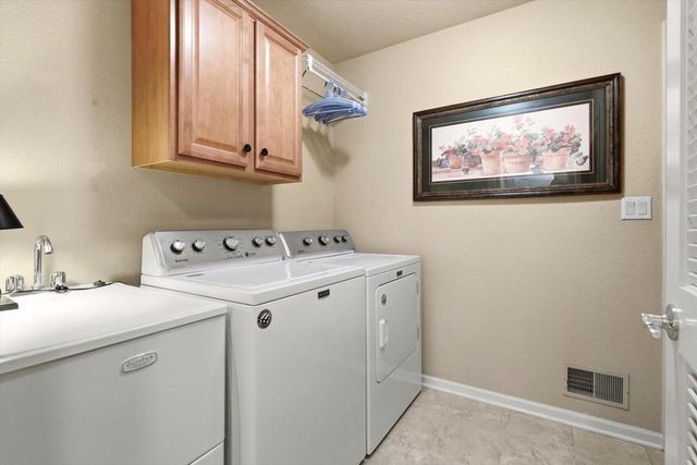 1832 La Belle Springs COURT, Oconomowoc, WI 53066