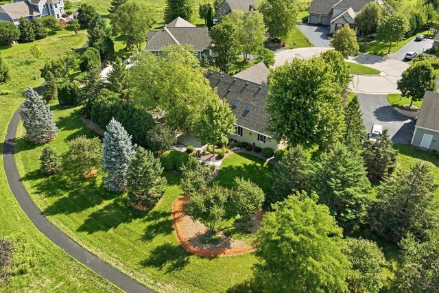 1832 La Belle Springs COURT, Oconomowoc, WI 53066