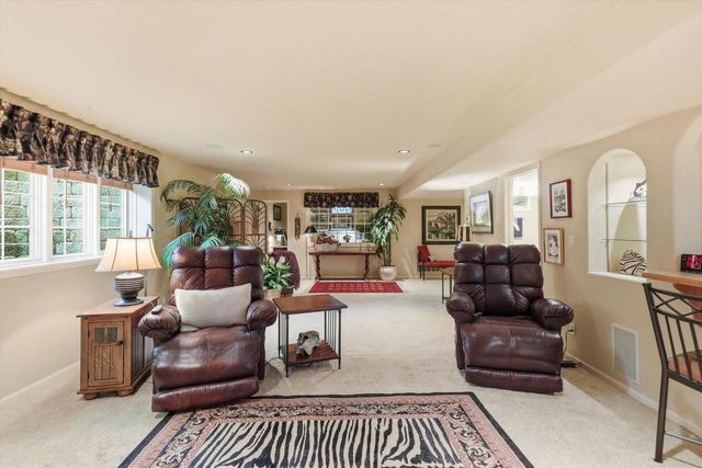 1832 La Belle Springs COURT, Oconomowoc, WI 53066