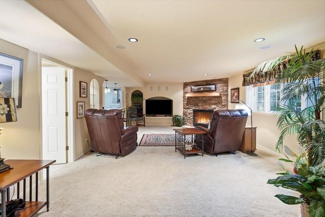 1832 La Belle Springs COURT, Oconomowoc, WI 53066