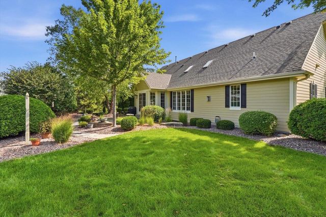 1832 La Belle Springs COURT, Oconomowoc, WI 53066