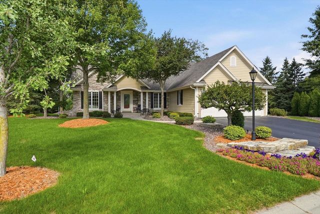 1832 La Belle Springs COURT, Oconomowoc, WI 53066