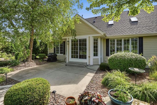 1832 La Belle Springs COURT, Oconomowoc, WI 53066