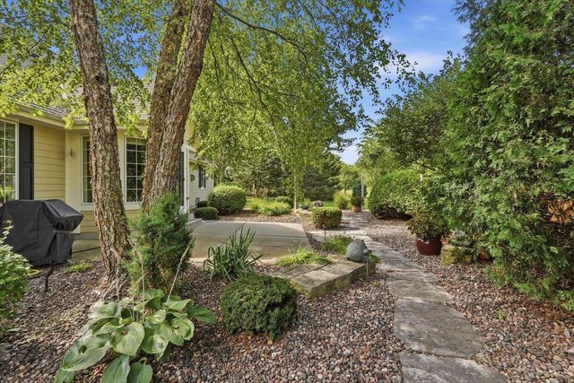 1832 La Belle Springs COURT, Oconomowoc, WI 53066