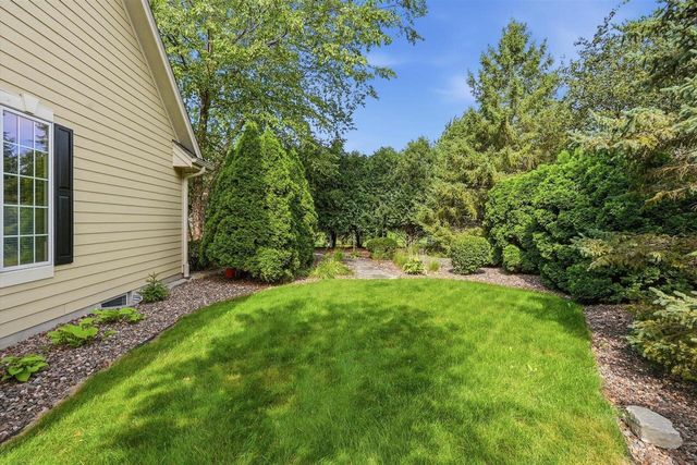 1832 La Belle Springs COURT, Oconomowoc, WI 53066