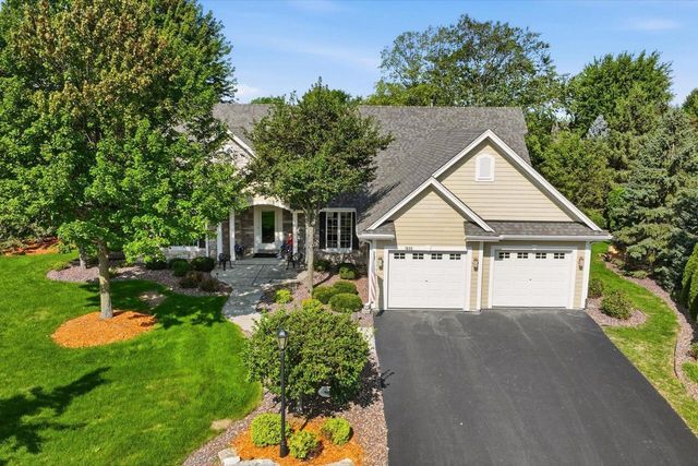 1832 La Belle Springs COURT, Oconomowoc, WI 53066