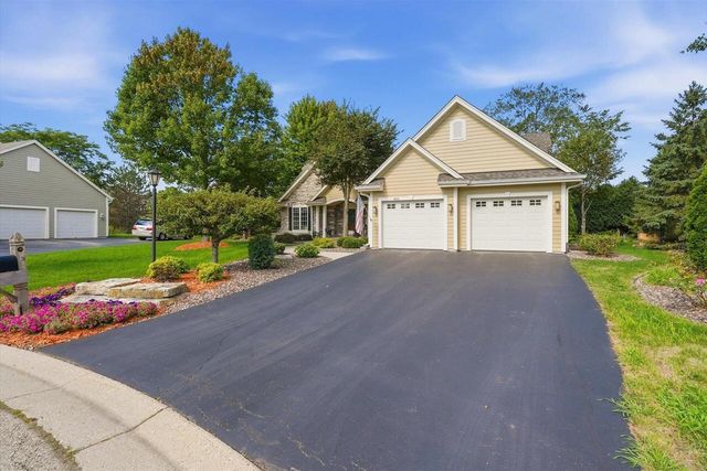1832 La Belle Springs COURT, Oconomowoc, WI 53066