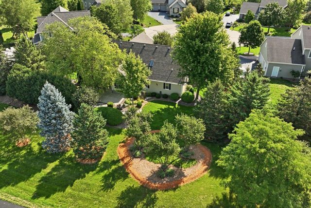 1832 La Belle Springs COURT, Oconomowoc, WI 53066