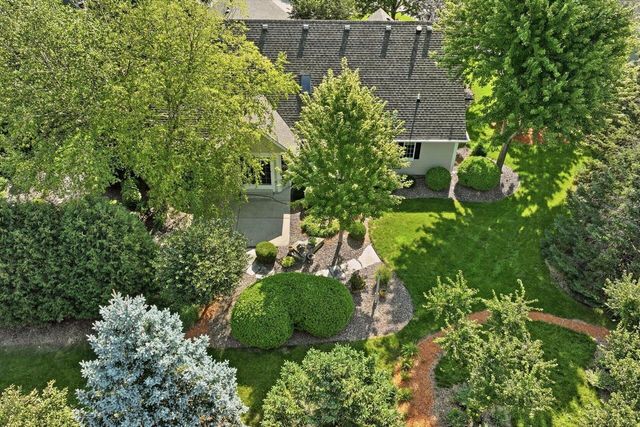 1832 La Belle Springs COURT, Oconomowoc, WI 53066