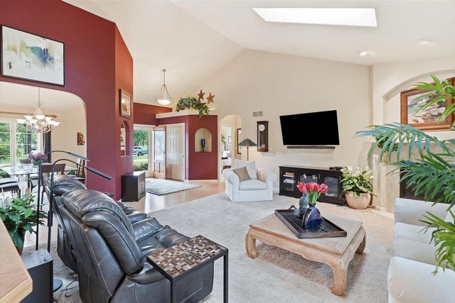 1832 La Belle Springs COURT, Oconomowoc, WI 53066
