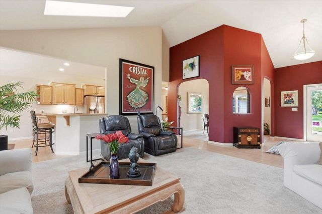 1832 La Belle Springs COURT, Oconomowoc, WI 53066