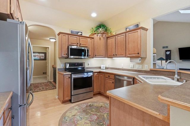 1832 La Belle Springs COURT, Oconomowoc, WI 53066