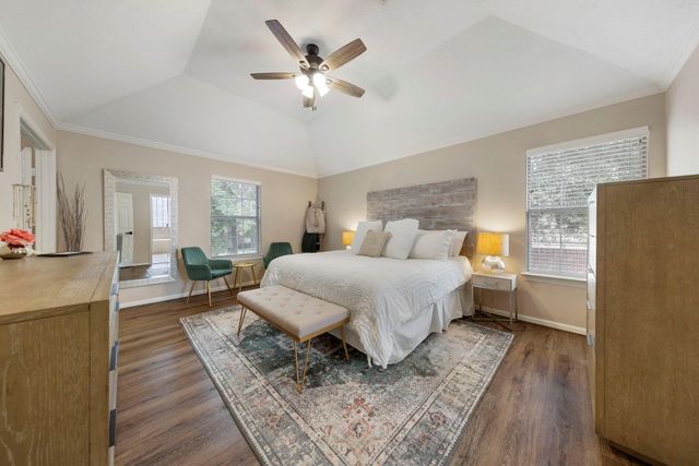 19 Shinyrock Place, The Woodlands, TX 77381