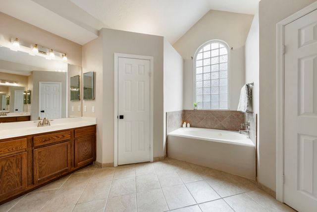 19 Shinyrock Place, The Woodlands, TX 77381