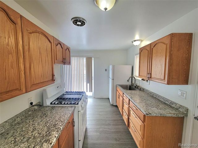 22321 Logue Avenue, Warren, MI 48091