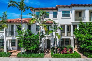 11675 SW 13th Court, Pembroke Pines, FL 33025