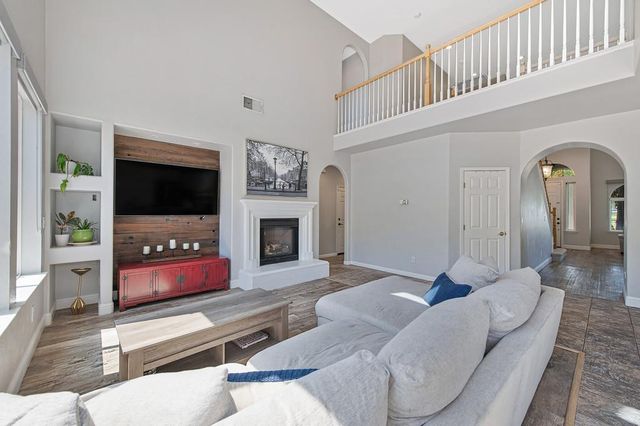 4060 Clarewood Way, Sacramento, CA 95835