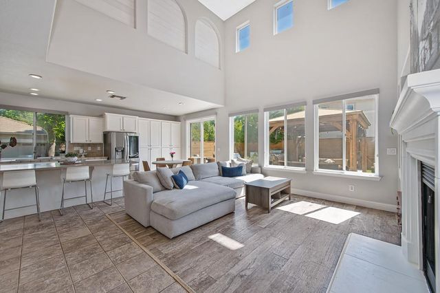 4060 Clarewood Way, Sacramento, CA 95835