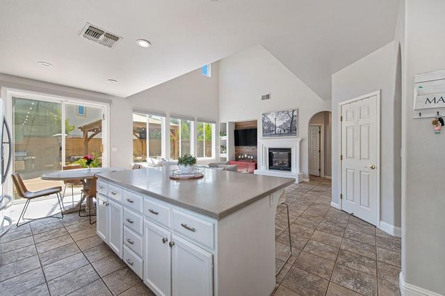 4060 Clarewood Way, Sacramento, CA 95835