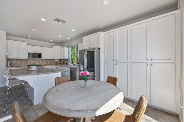 4060 Clarewood Way, Sacramento, CA 95835