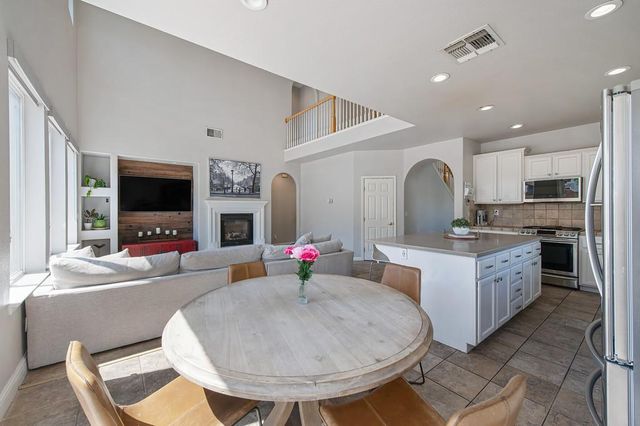4060 Clarewood Way, Sacramento, CA 95835