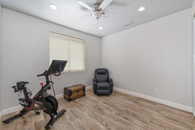 4060 Clarewood Way, Sacramento, CA 95835