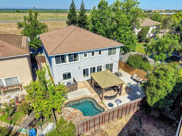 4060 Clarewood Way, Sacramento, CA 95835