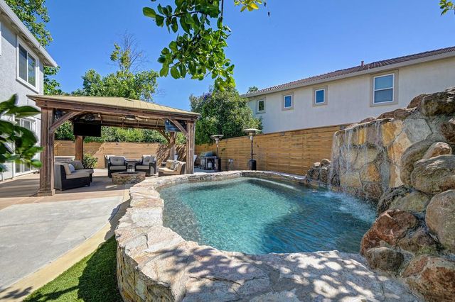 4060 Clarewood Way, Sacramento, CA 95835