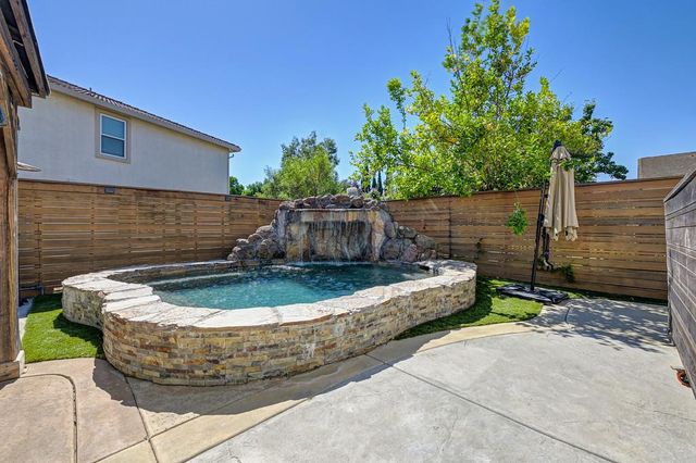 4060 Clarewood Way, Sacramento, CA 95835