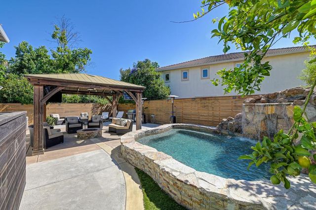 4060 Clarewood Way, Sacramento, CA 95835