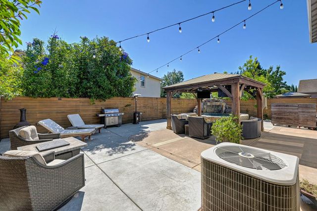 4060 Clarewood Way, Sacramento, CA 95835