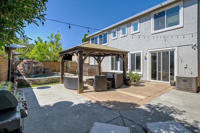 4060 Clarewood Way, Sacramento, CA 95835