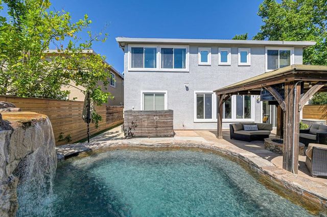 4060 Clarewood Way, Sacramento, CA 95835