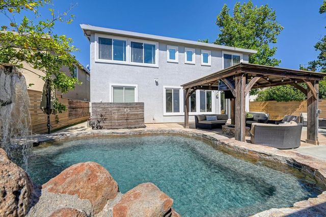 4060 Clarewood Way, Sacramento, CA 95835