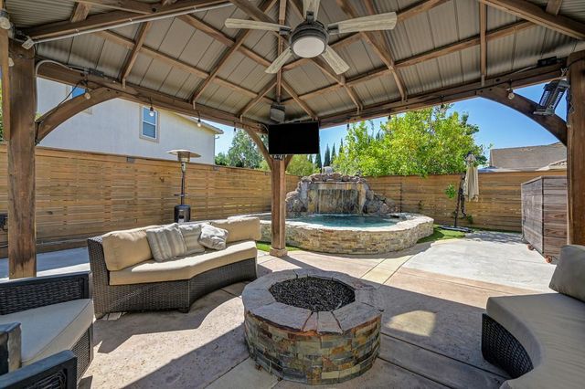 4060 Clarewood Way, Sacramento, CA 95835