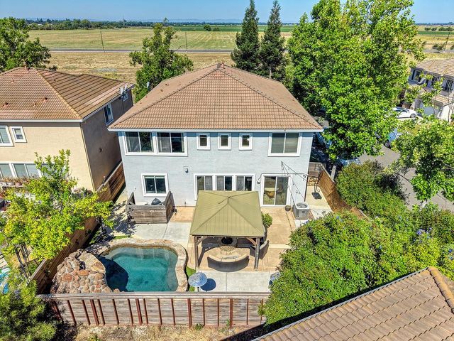 4060 Clarewood Way, Sacramento, CA 95835