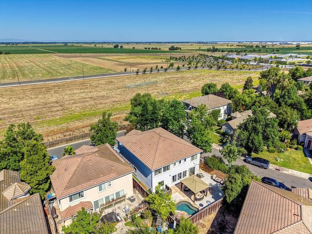 4060 Clarewood Way, Sacramento, CA 95835