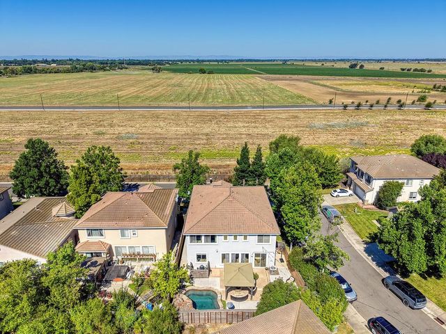 4060 Clarewood Way, Sacramento, CA 95835