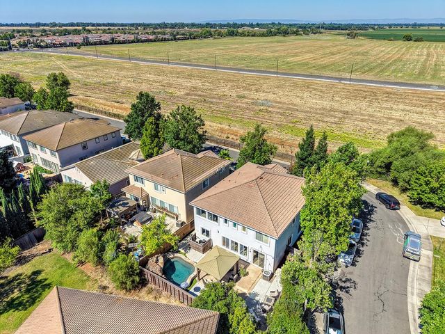 4060 Clarewood Way, Sacramento, CA 95835