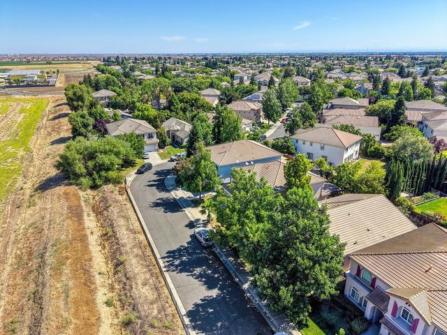 4060 Clarewood Way, Sacramento, CA 95835
