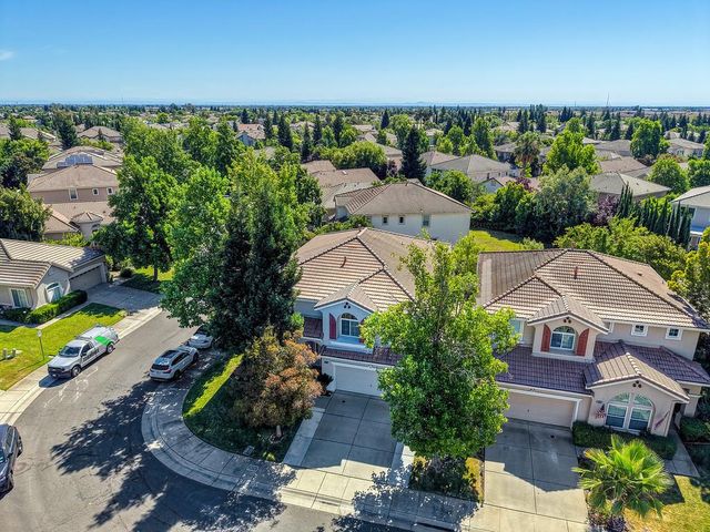 4060 Clarewood Way, Sacramento, CA 95835
