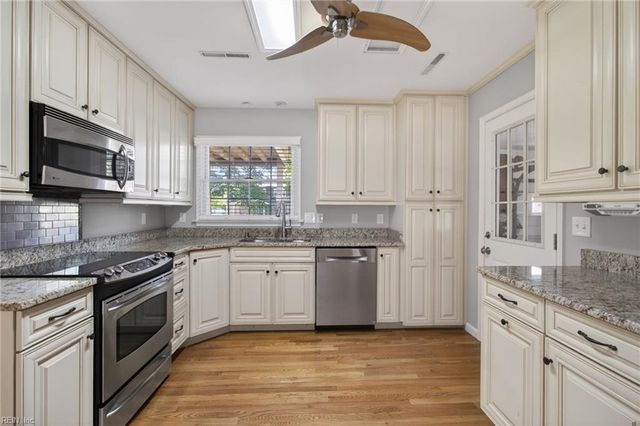 1059 Clipper DR, Hampton, VA 23669
