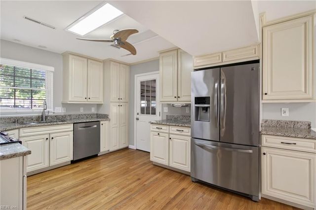 1059 Clipper DR, Hampton, VA 23669