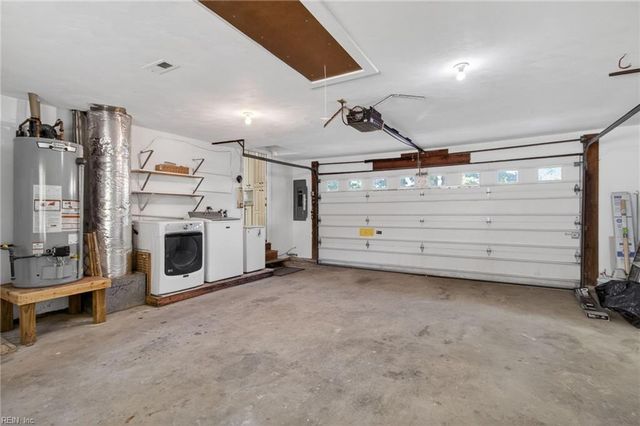 1059 Clipper DR, Hampton, VA 23669