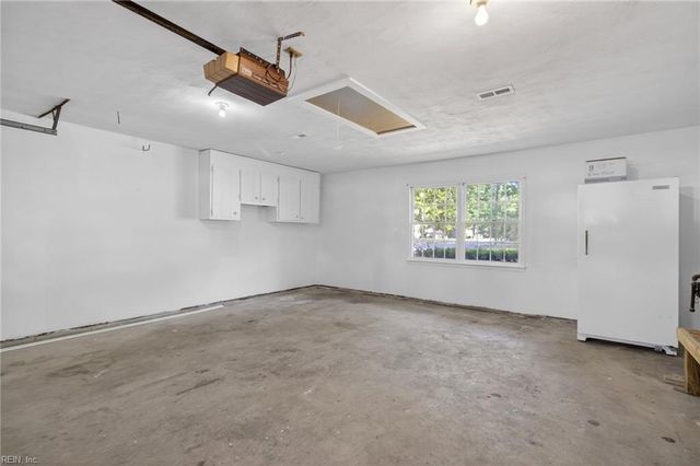 1059 Clipper DR, Hampton, VA 23669