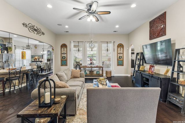 123 CATTLE DR, Castroville, TX 78009