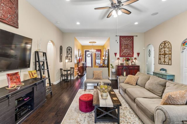 123 CATTLE DR, Castroville, TX 78009
