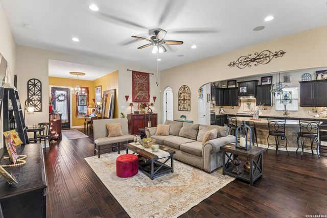 123 CATTLE DR, Castroville, TX 78009